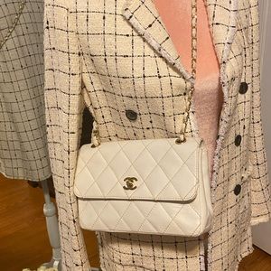 ADDITIONAL ADDITIONAL Vintage Chanel flap photos